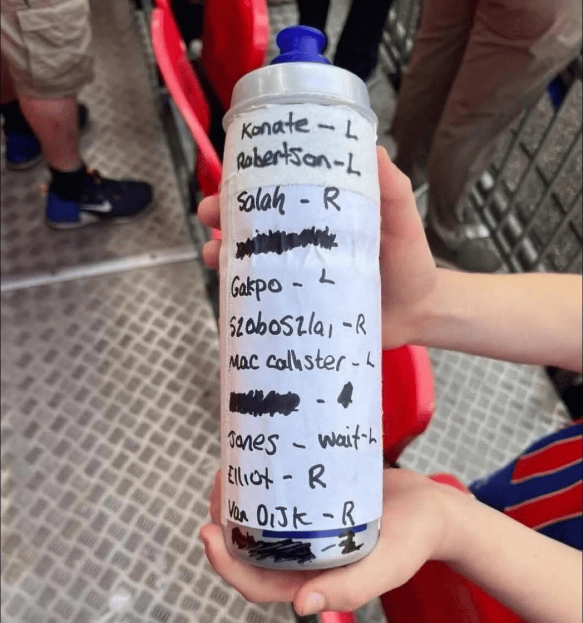 仍穿着水晶, 祝胜利