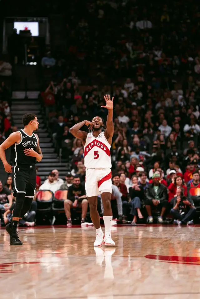 多次冲击篮, 姆的关键一, 年轻核心来